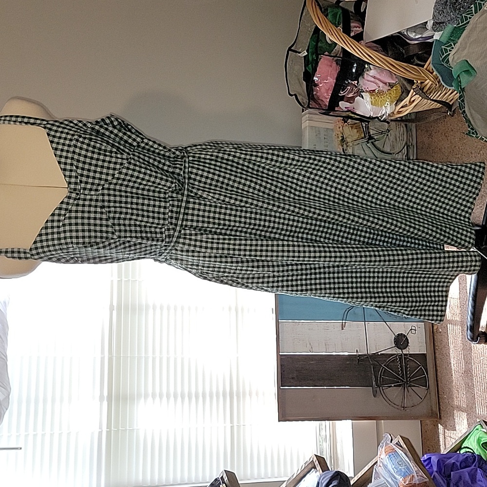 SIZE LARGE SUN DRESS GREEN AND WHITE CHECKS NEW WITHOUT TAGS